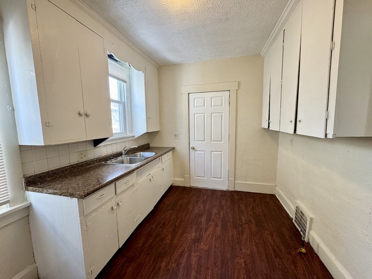 2619 Clyde Pl Sw #NA - Photo 4 of 9