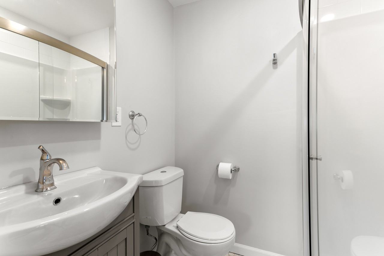 1047 Saratoga St #2 - Photo 4 of 14
