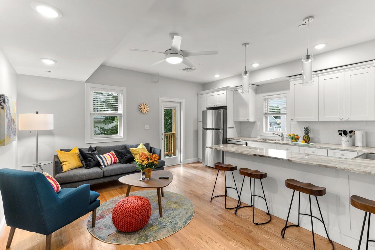 1047 Saratoga St #2 - Photo 5 of 14