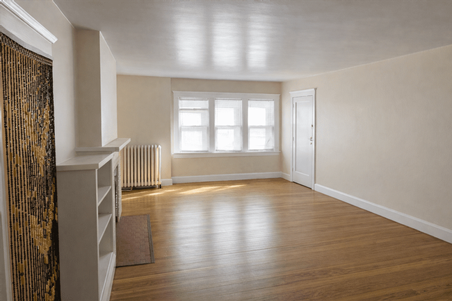 216 Steward Ave #G - Photo 6 of 8