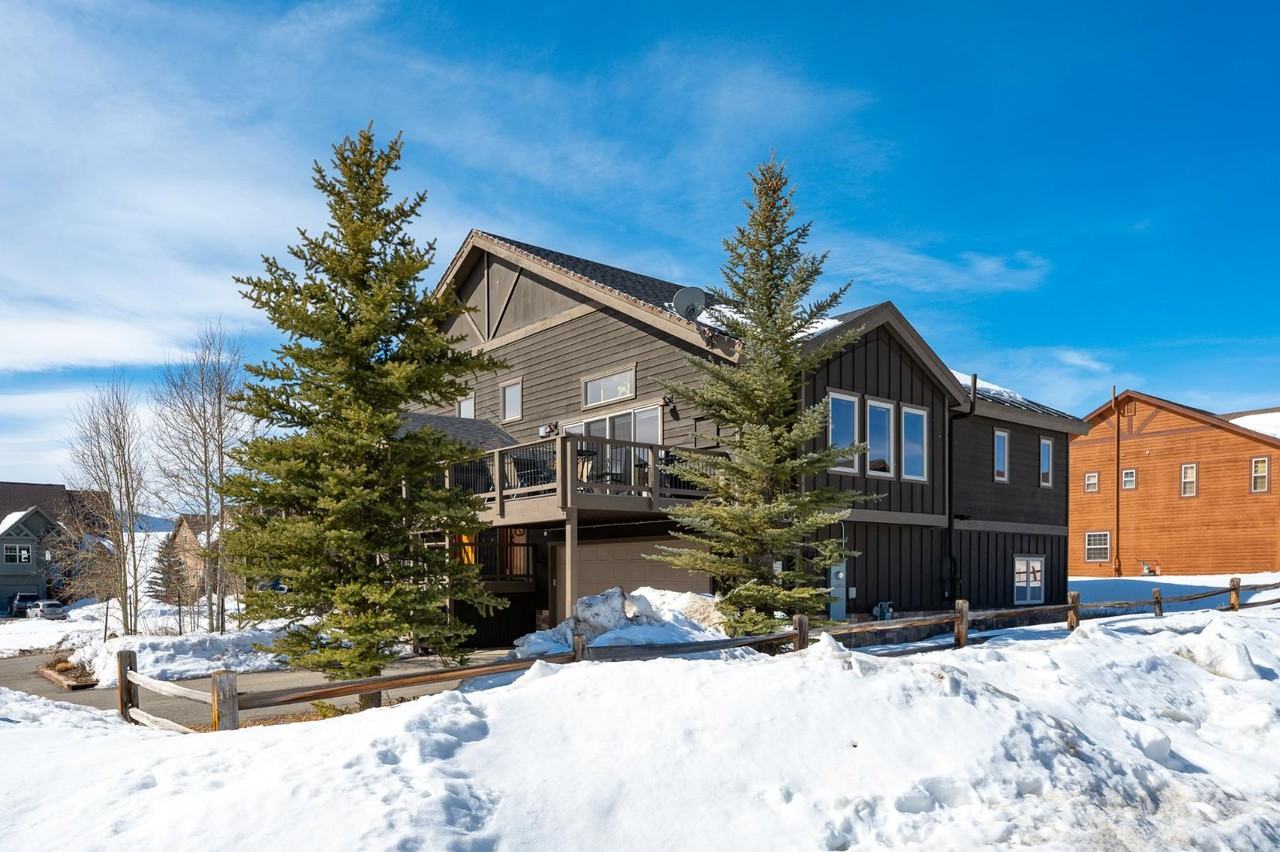 250 Bergamot Dr - Photo 3 of 18