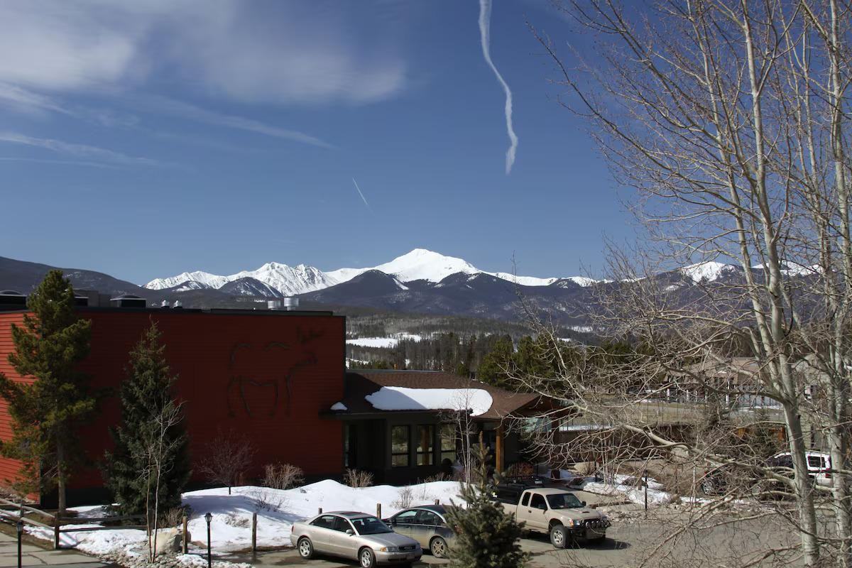 203 E Meadow Mile - Photo 3 of 13