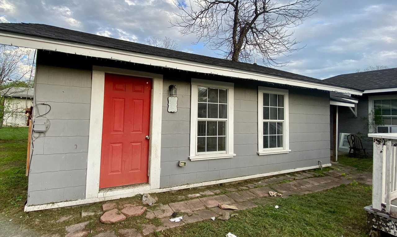 433 Kayton Ave - Photo 2 of 10