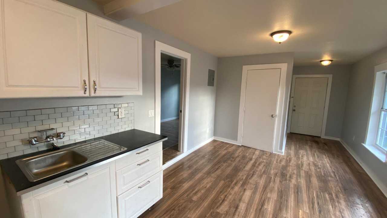 433 Kayton Ave - Photo 5 of 10