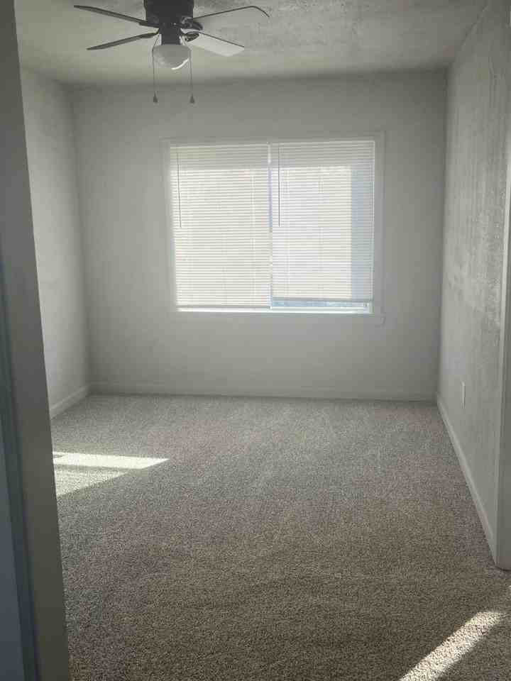 301 NE 26th - Photo 2 of 7