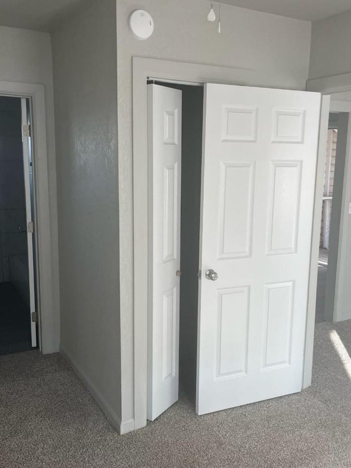 301 NE 26th - Photo 4 of 7