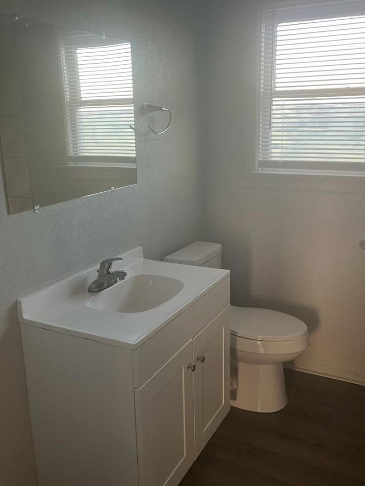 301 NE 26th - Photo 7 of 7