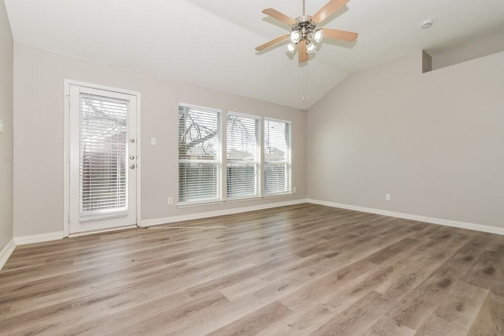 321 Rustic Grove Ln - Photo 5 of 17