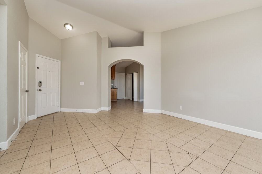 5004 Crystal Breeze Ln - Photo 4 of 14