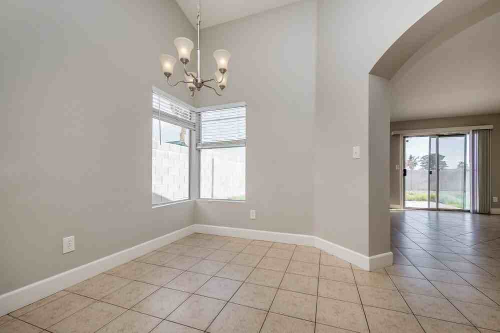 5004 Crystal Breeze Ln - Photo 5 of 14