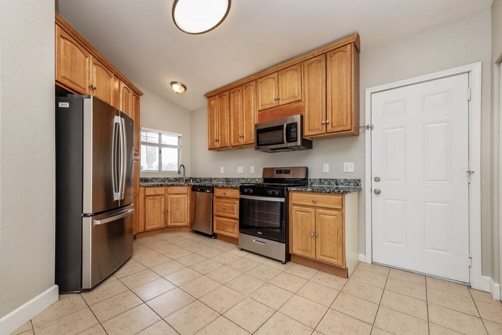 5004 Crystal Breeze Ln - Photo 6 of 14