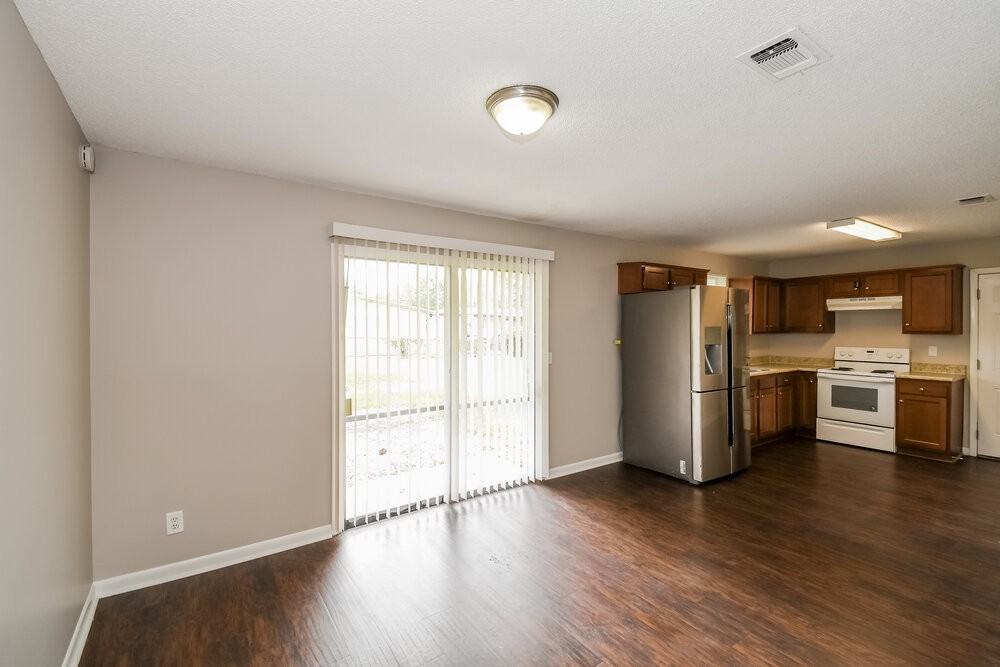 5038 Locksley Ave - Photo 6 of 16