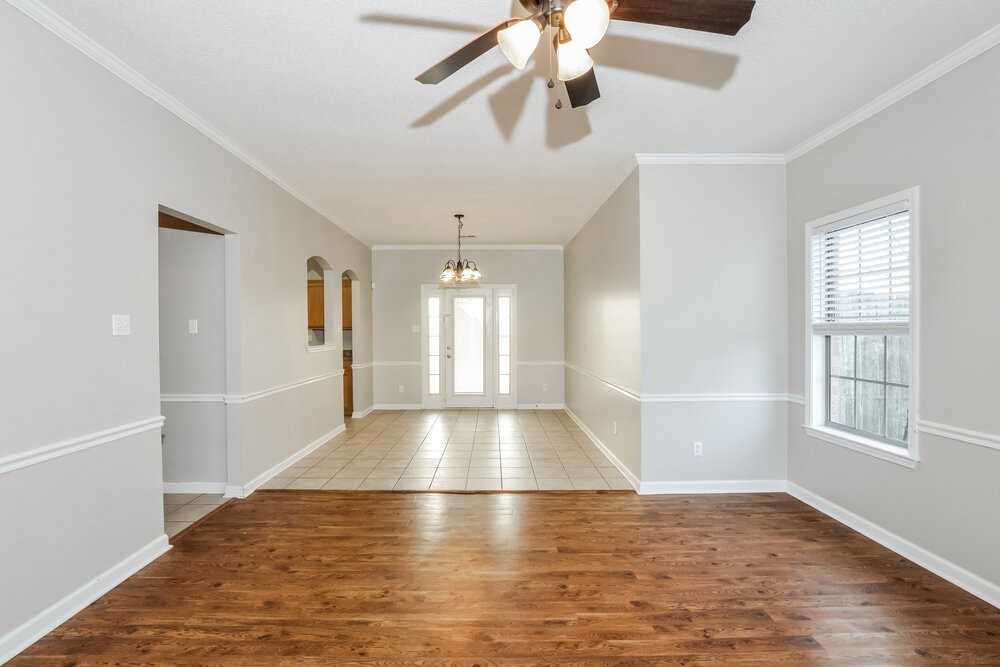 120 Penny Ln - Photo 4 of 17