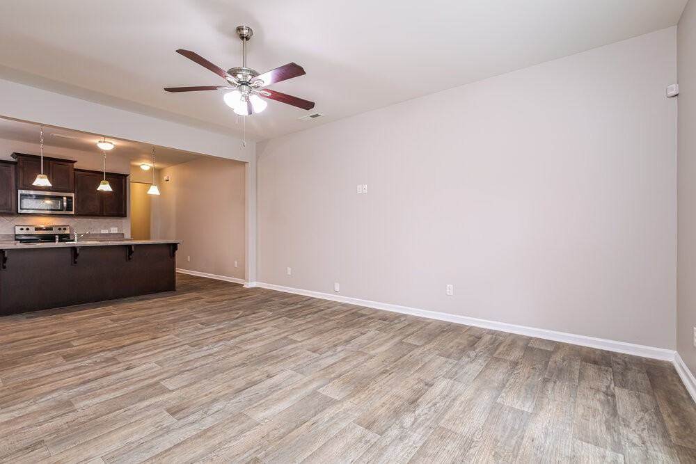 559 Green Willow Cir - Photo 5 of 17