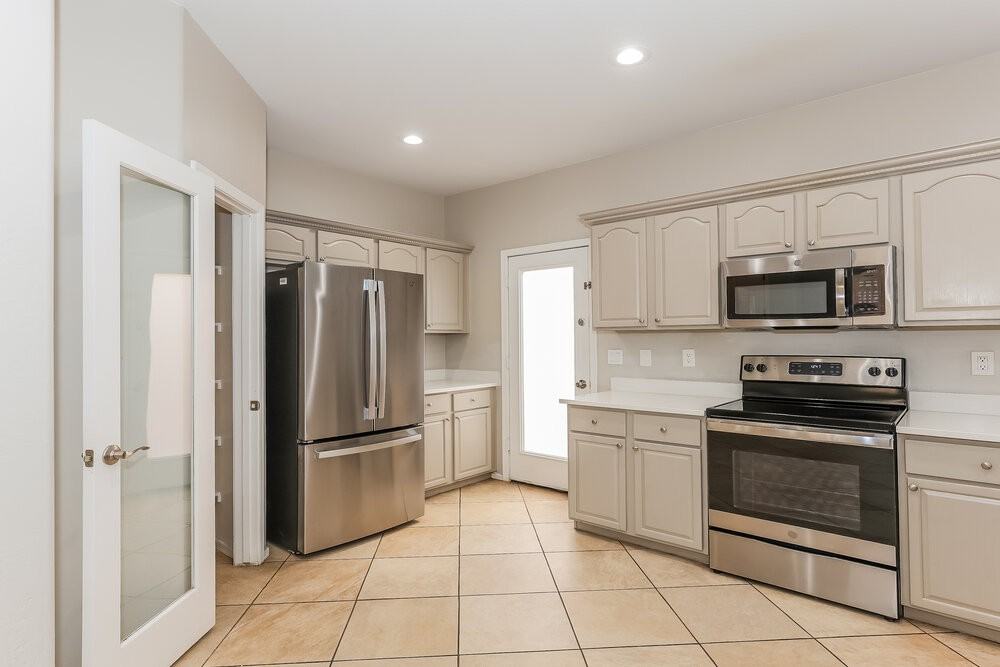 809 E Agua Fria Ln - Photo 7 of 17