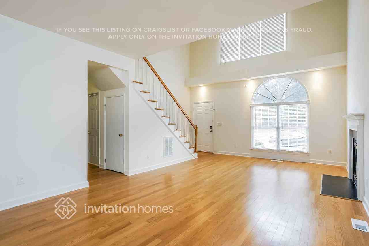 3600 Sunningdale Way - Photo 4 of 18