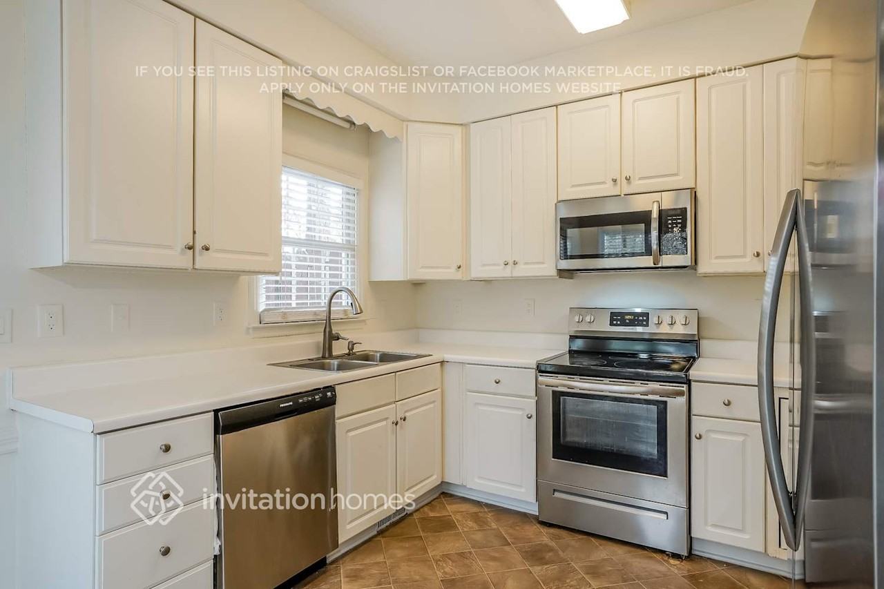 3600 Sunningdale Way - Photo 7 of 18