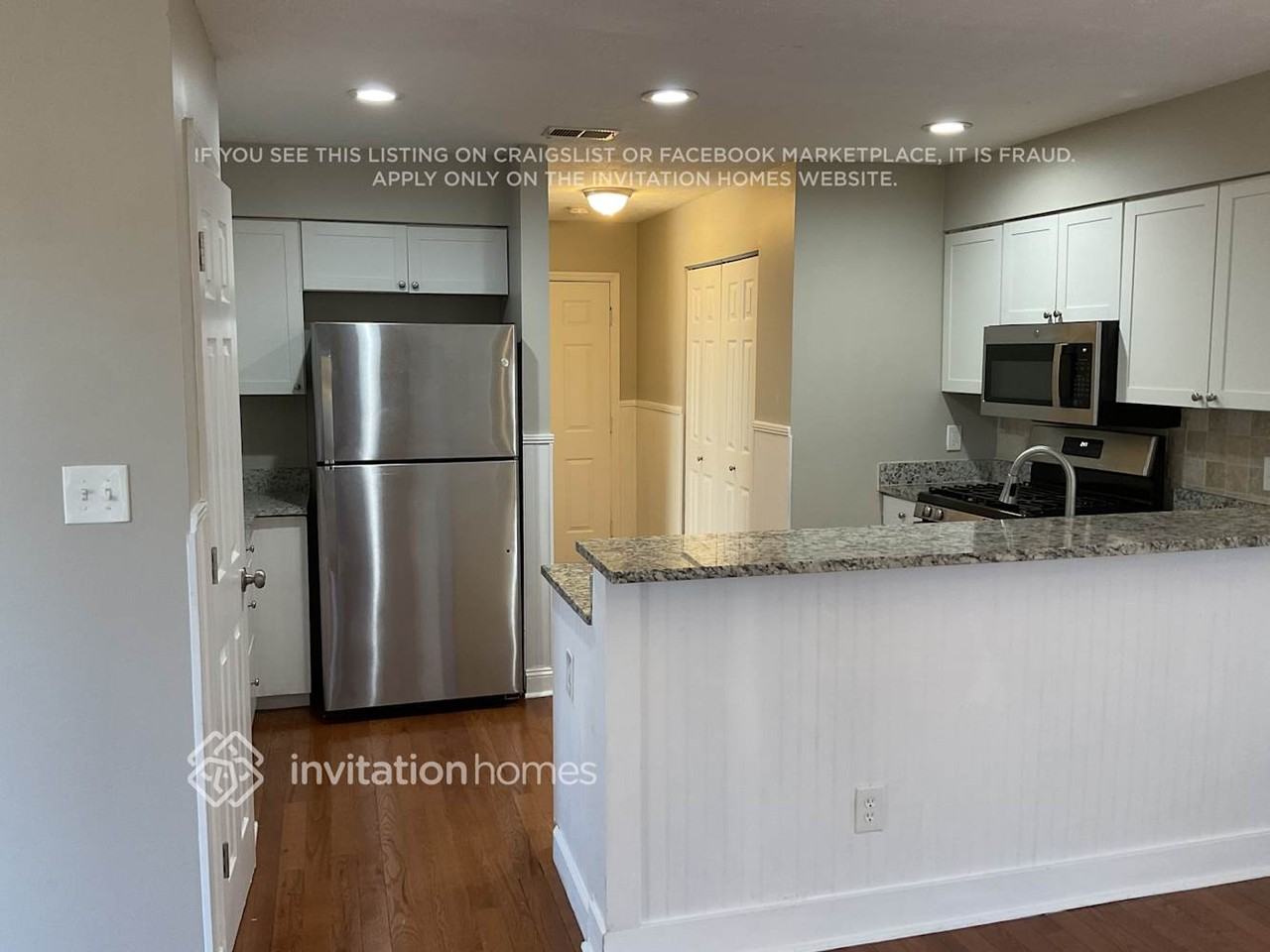 695 Shore Pl - Photo 3 of 11