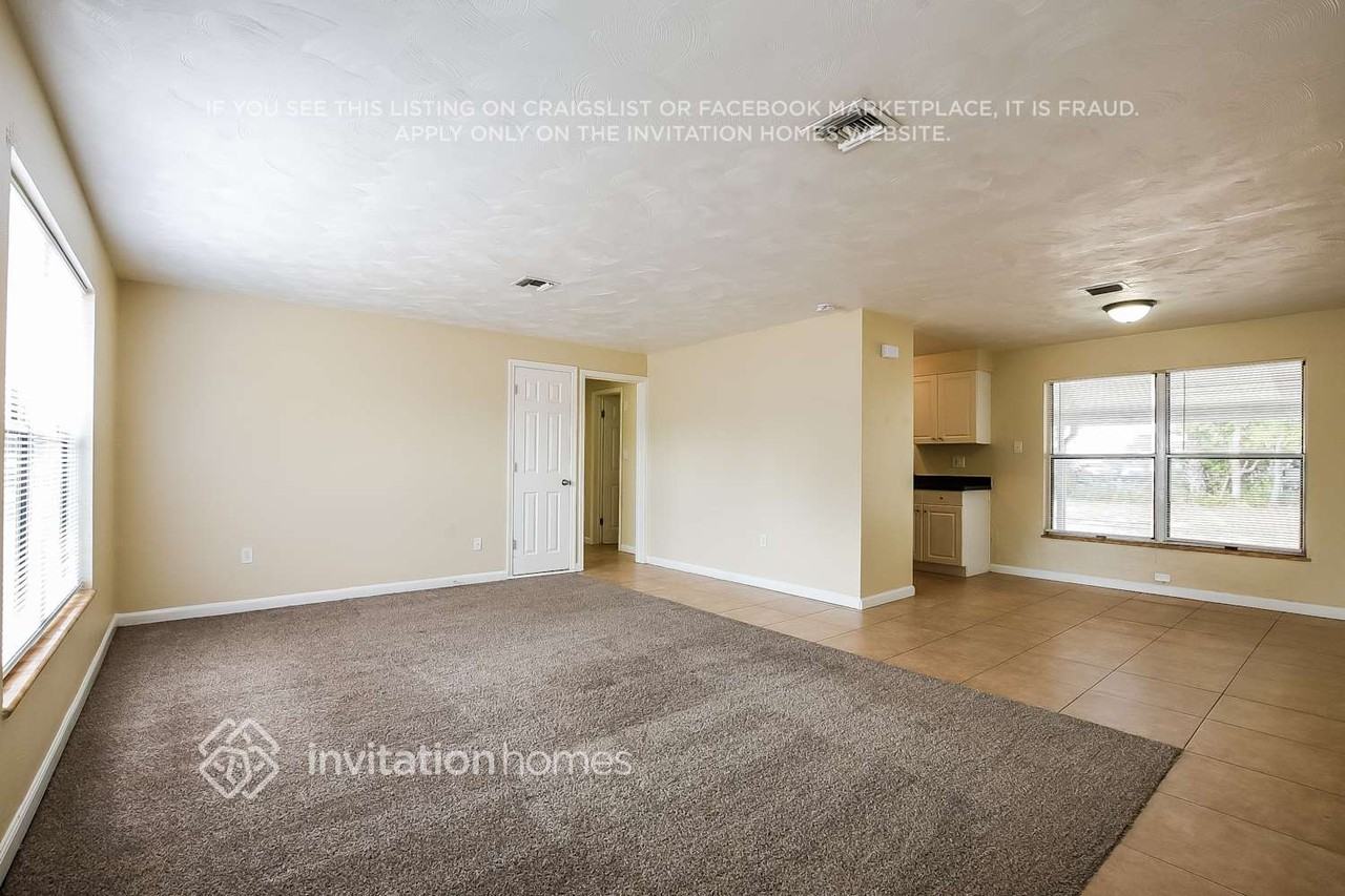 411 W Charlotte Ave - Photo 5 of 17