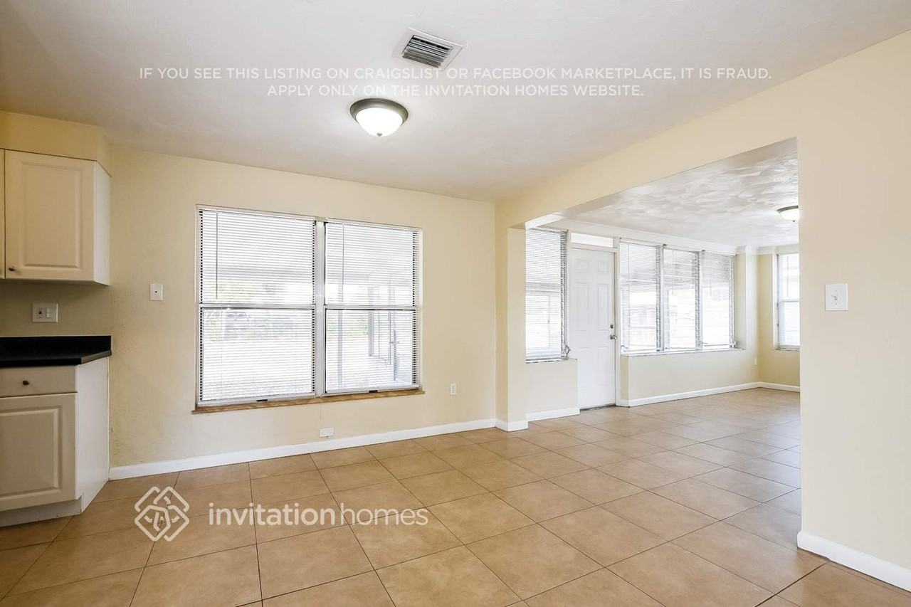 411 W Charlotte Ave - Photo 6 of 17