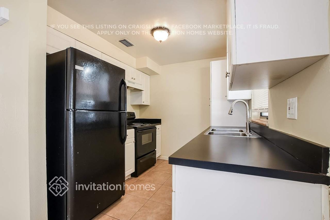 411 W Charlotte Ave - Photo 7 of 17