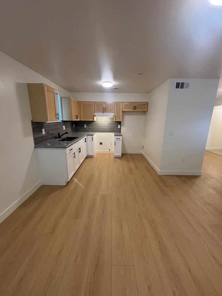 6208 Brynhurst Avenue - Photo 5 of 14