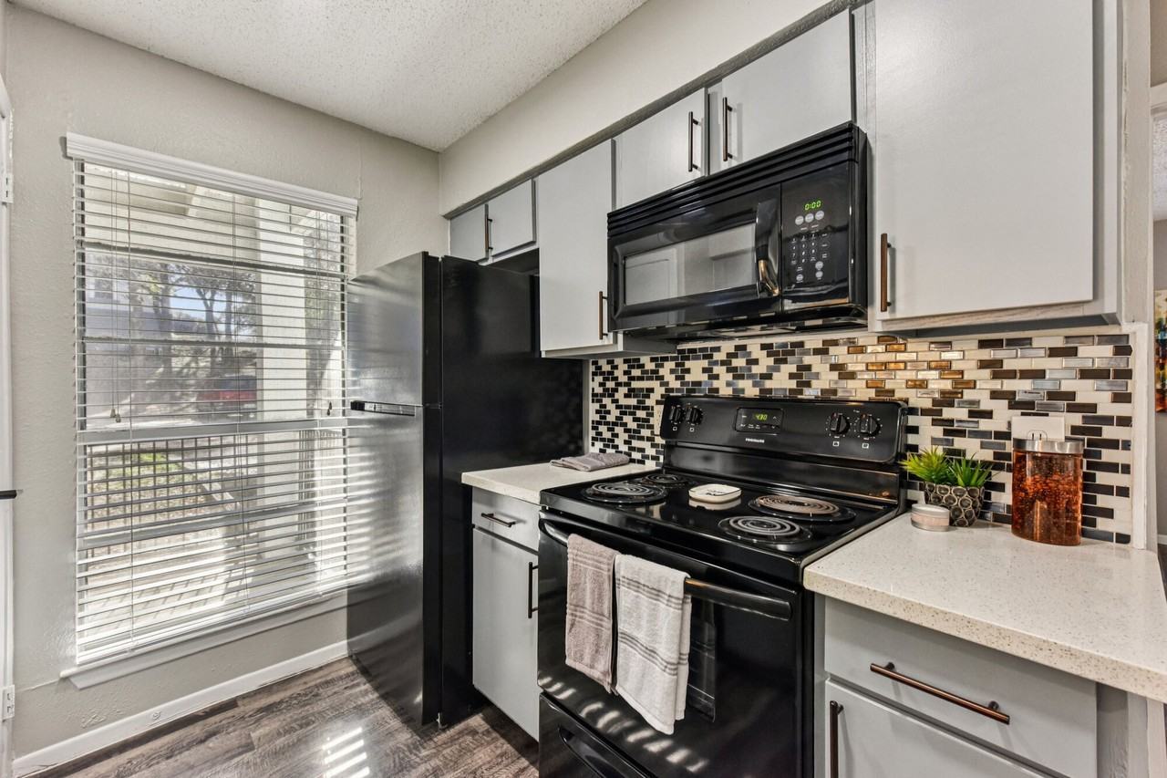 Treehouse Apartments - Photo 3 of 32