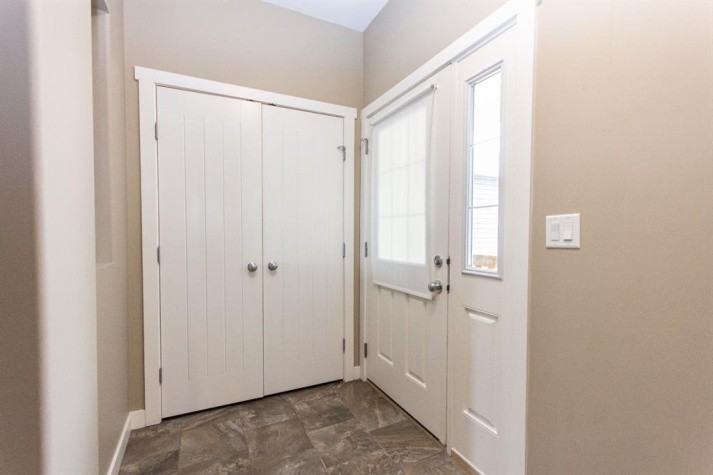 SMALL PET FRIENDLY! GARAGE! SOUTH RED DEER - Photo 2 of 22