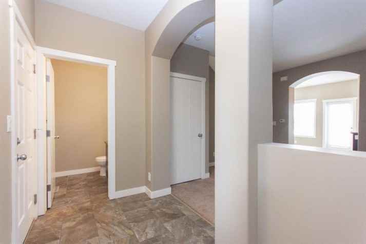 SMALL PET FRIENDLY! GARAGE! SOUTH RED DEER - Photo 3 of 22