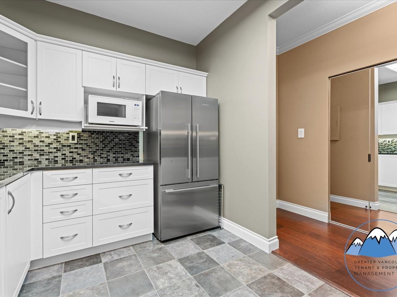 2985 Princess Cres - Photo 4 of 31