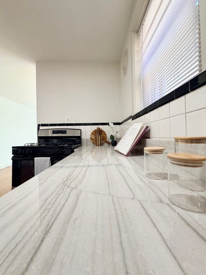 5306 Jamieson Avenue #1N - Photo 4 of 12