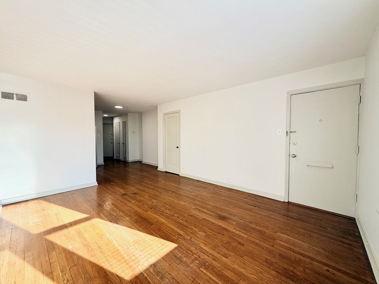 5306 Jamieson Avenue #1N - Photo 5 of 12