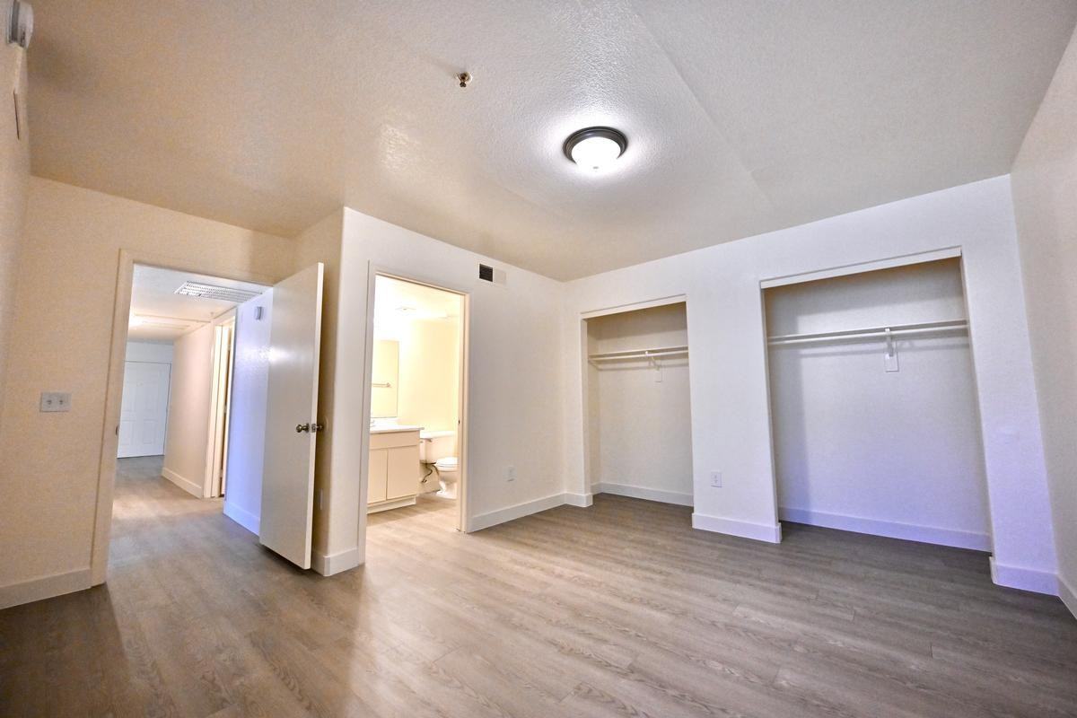 915 W Alta Vista Rd - Photo 4 of 14