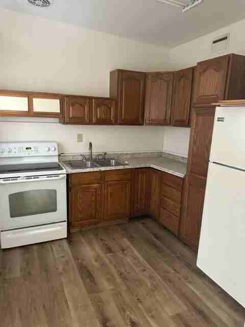 1970 Smith Dr - Photo 2 of 10