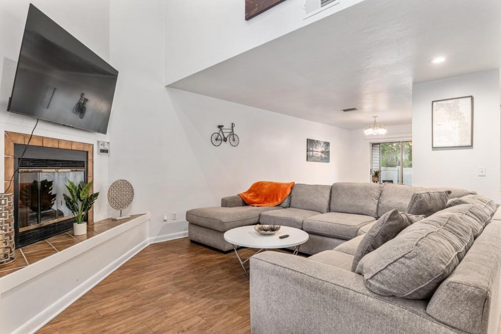 5288 Sw 21st Pl - Photo 2 of 9