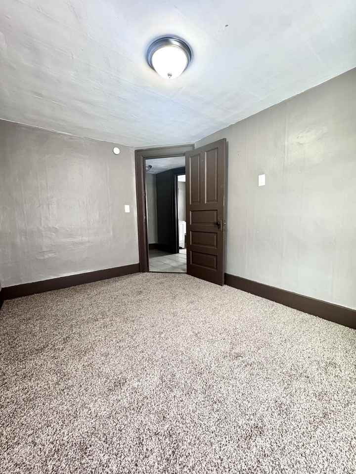 10 Parkview Ave #2 - Photo 5 of 17