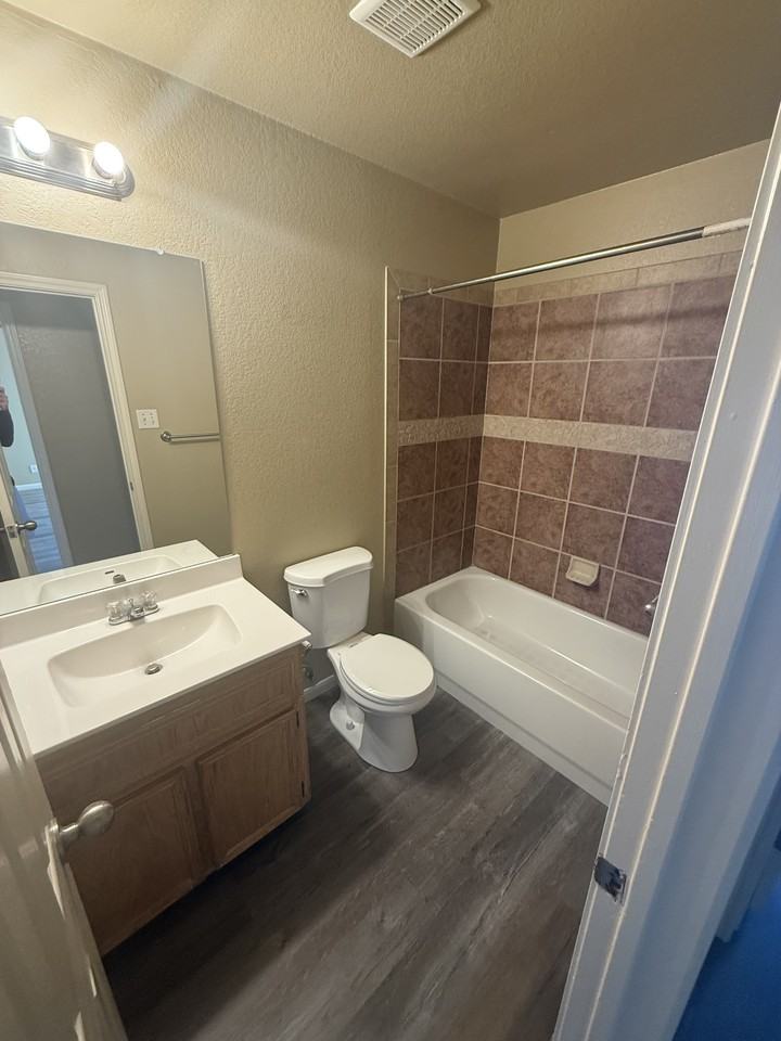 1403 Powder River Dr #B - Photo 5 of 14