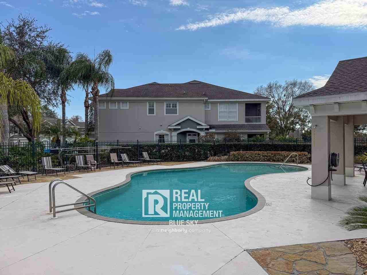 2047 Park Crescent Dr - Photo 2 of 34