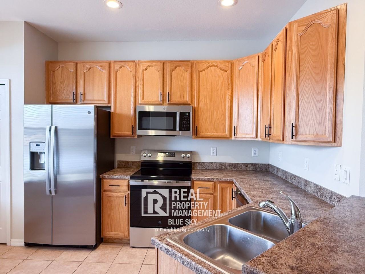 2047 Park Crescent Dr - Photo 4 of 34