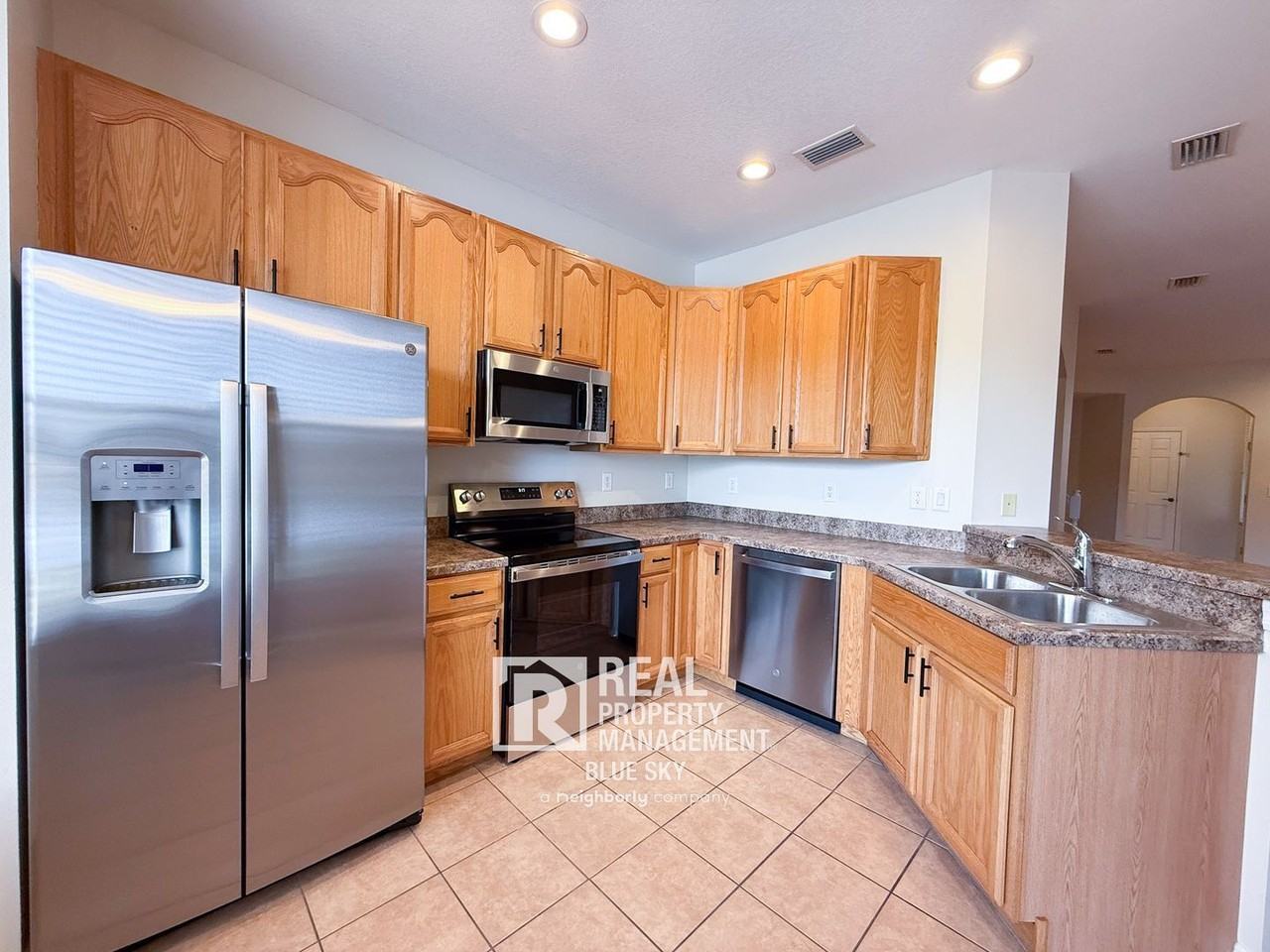 2047 Park Crescent Dr - Photo 5 of 34