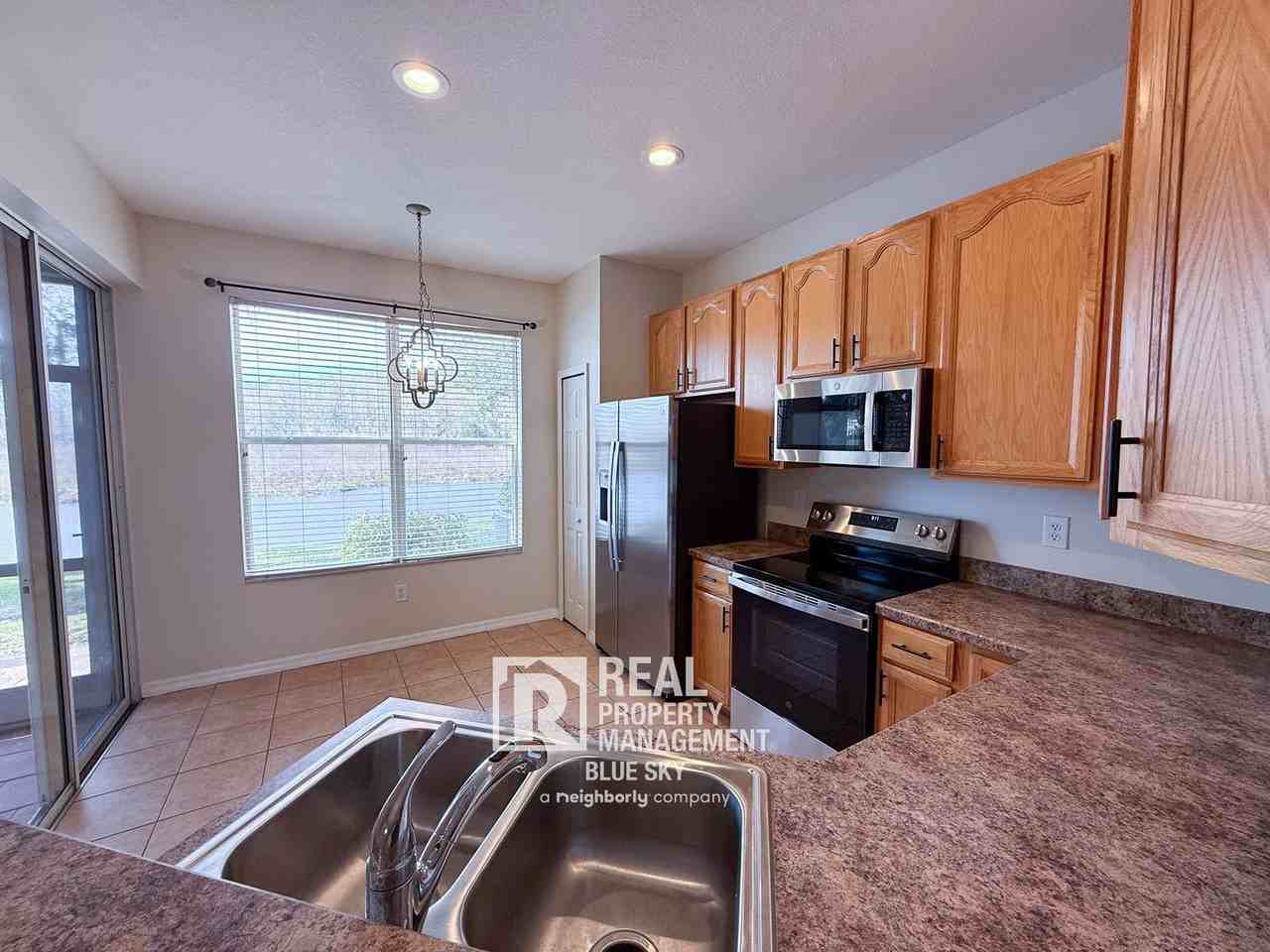 2047 Park Crescent Dr - Photo 6 of 34