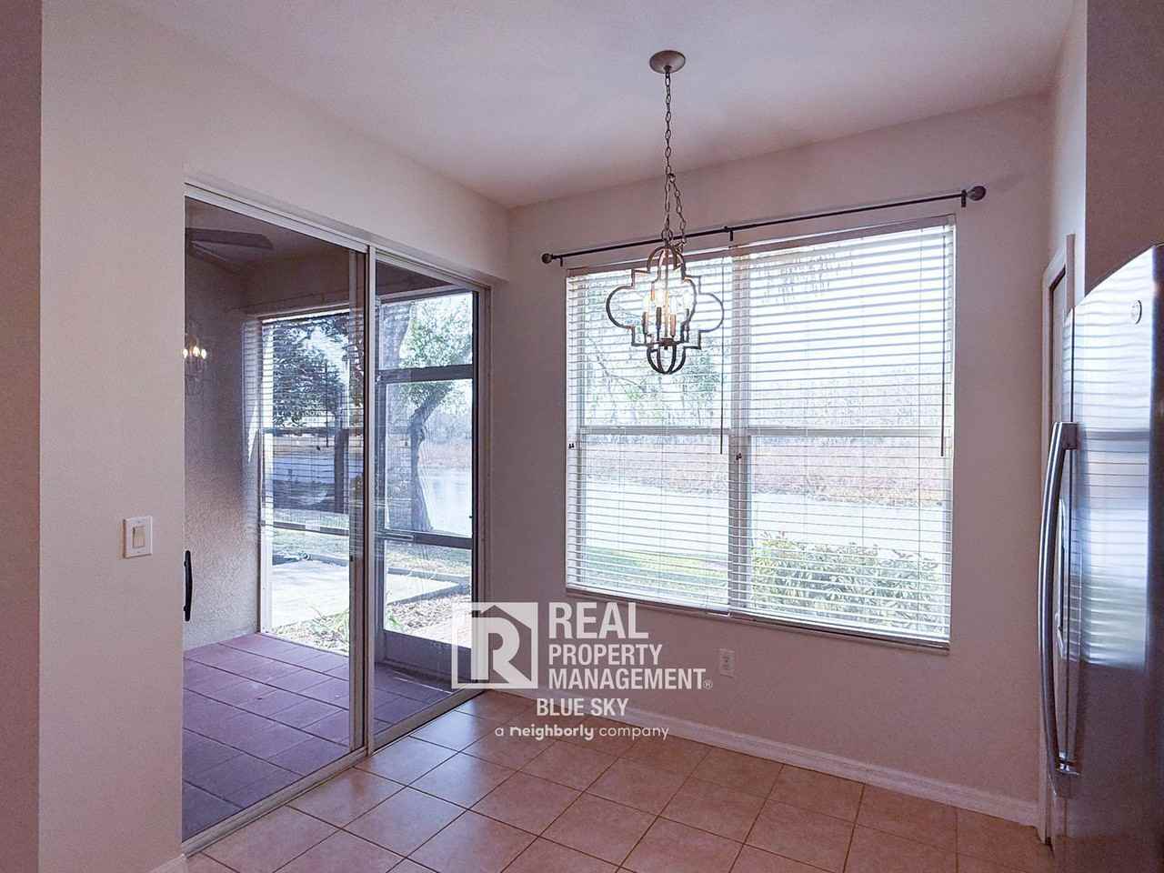 2047 Park Crescent Dr - Photo 7 of 34