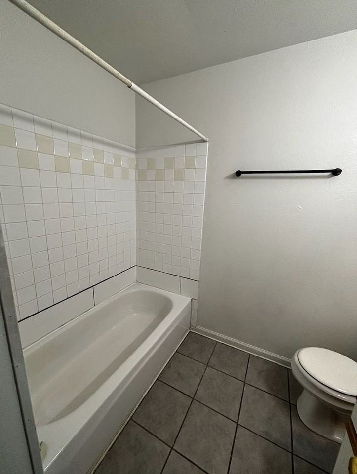 28 Yorkshire Rd #C28 - Photo 7 of 12