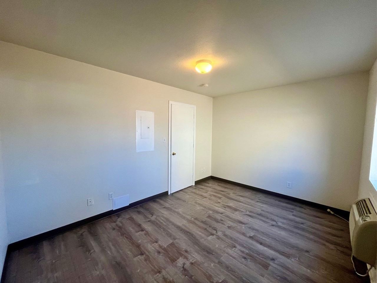 1715 Oakshire Ln #B - Photo 3 of 13