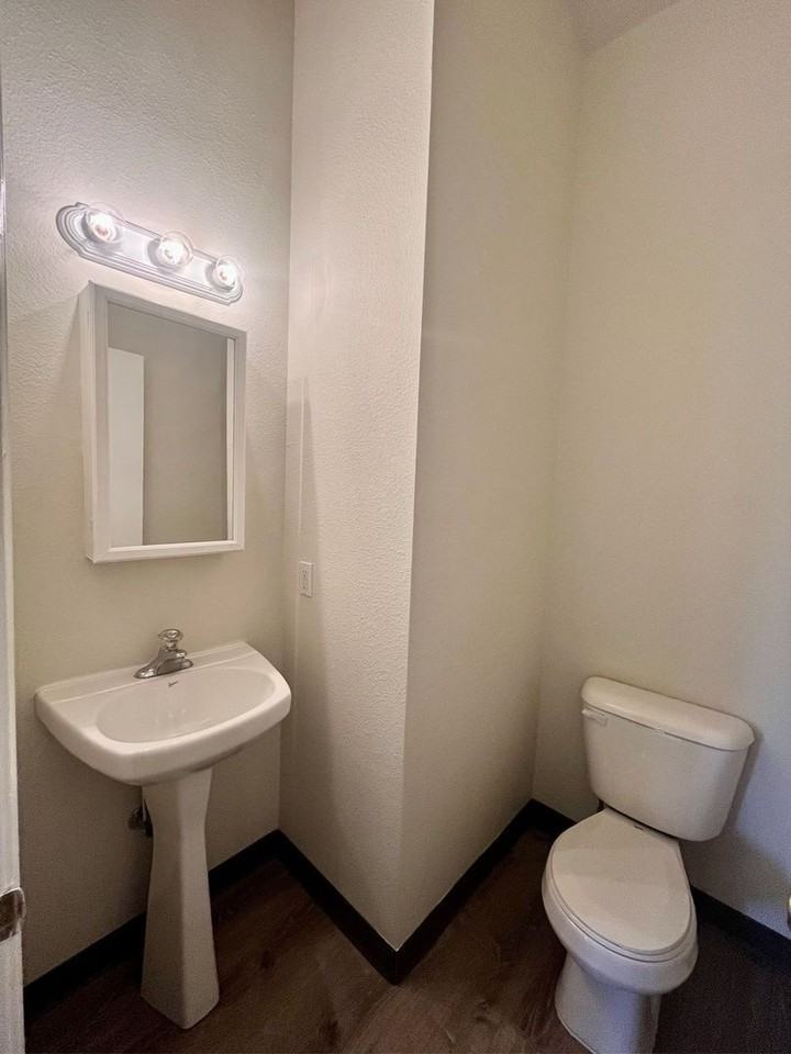 1715 Oakshire Ln #B - Photo 6 of 13