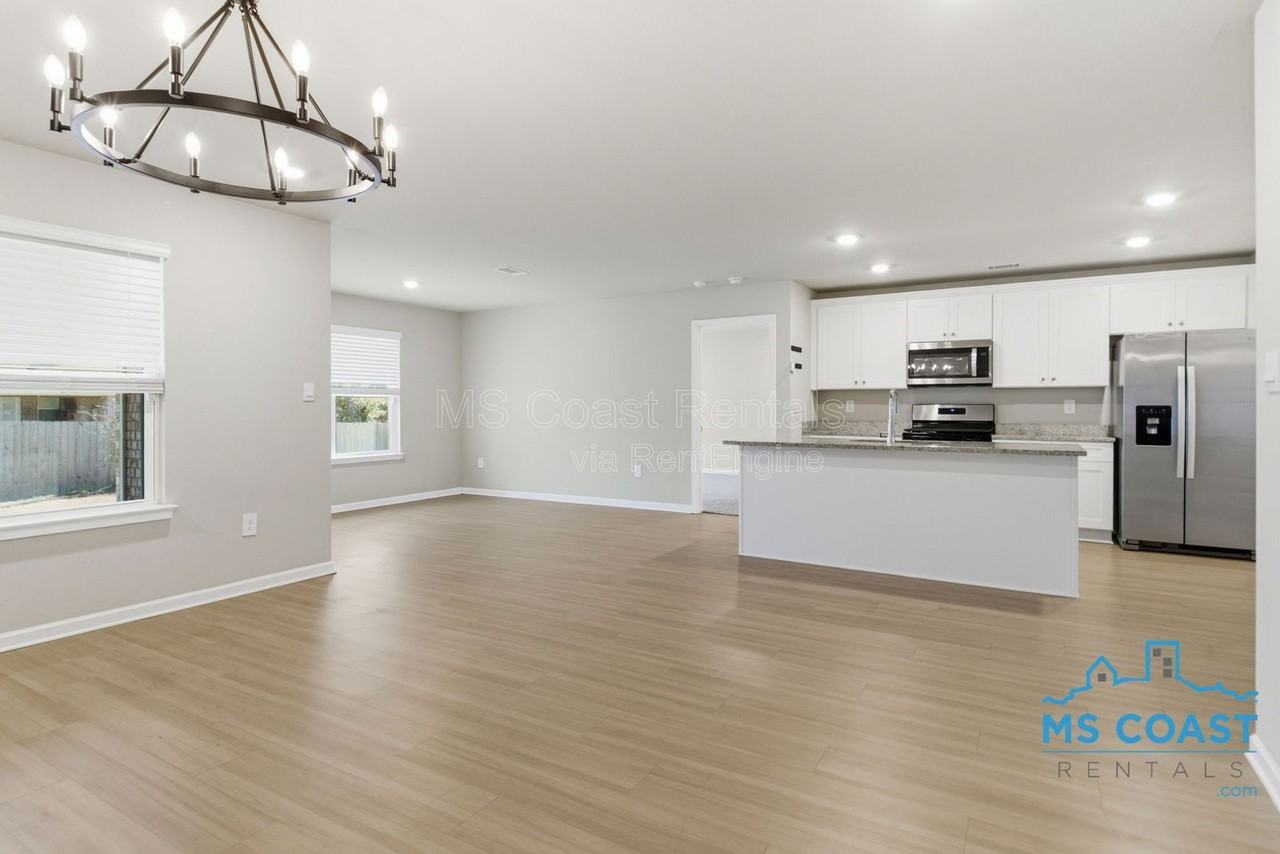 1042 Enclave Cir - Photo 3 of 26