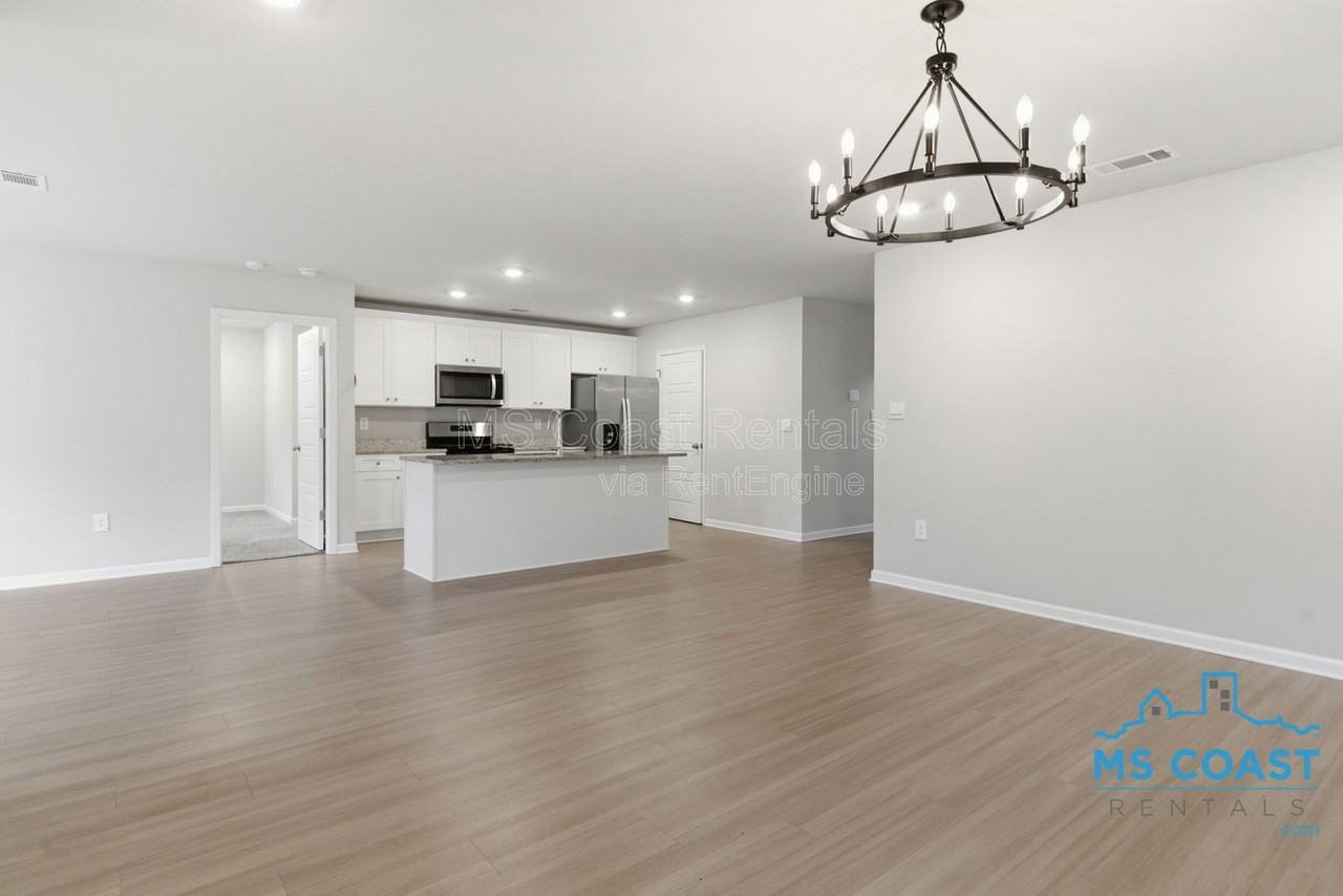 1042 Enclave Cir - Photo 4 of 26