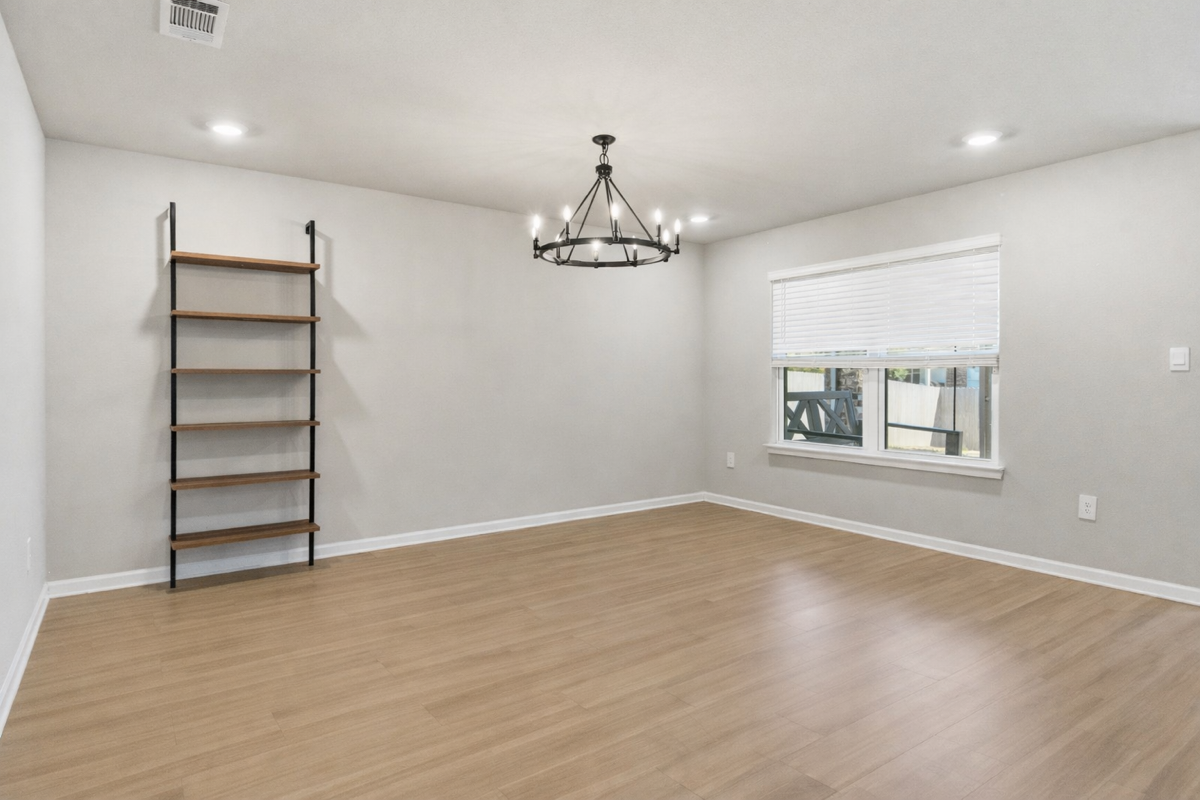 1042 Enclave Cir - Photo 5 of 26