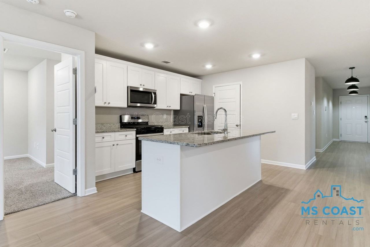 1042 Enclave Cir - Photo 7 of 26