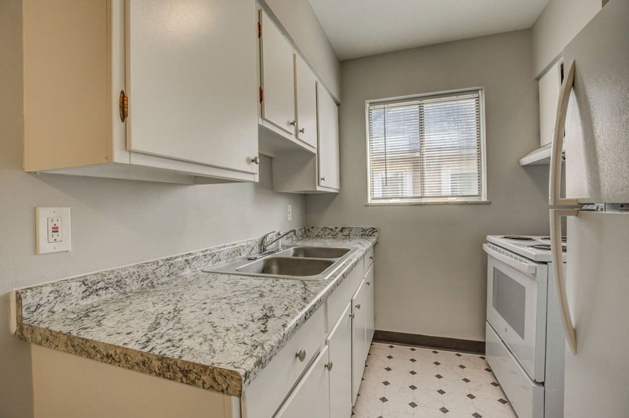 522 Elliott Ave #3 - Photo 6 of 14